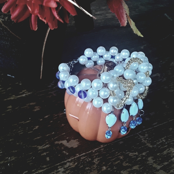 Elegant Handmade Faux Pearl Bracelet w/ Frost Glass Beads - Picture 4 of 17